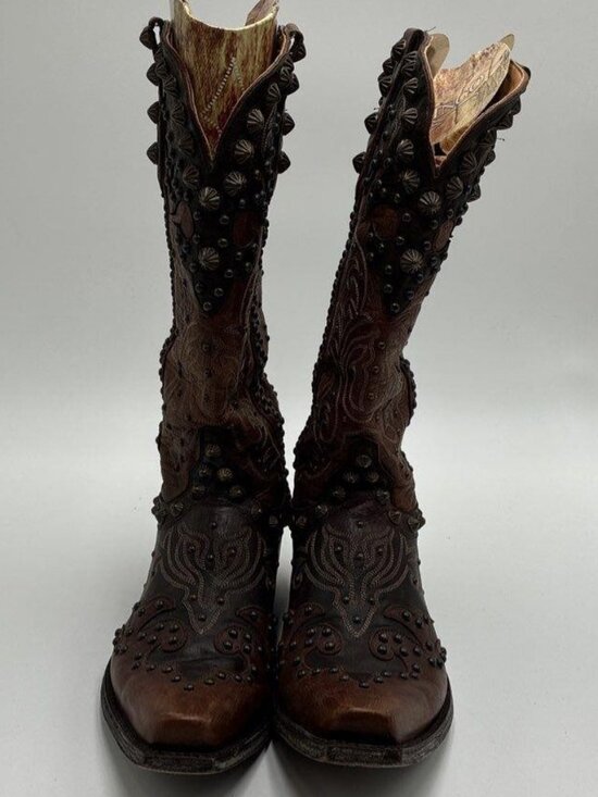 Old Gringo Shoes - Old Gringo Raelene Boots Studded everywhere, Brown to dark brown, snip toe sz8.5